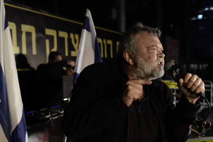 Knesset member Ilan Gilon speaks during a protest against soaring prices of living in Tel Aviv's Rabin Square on January 18, 2014.  Photo by Tomer Neuberg/Flash90  *** Local Caption *** . ???? ????? ?? ?????? ???? ???? ????? ??? ????? ???? ?????